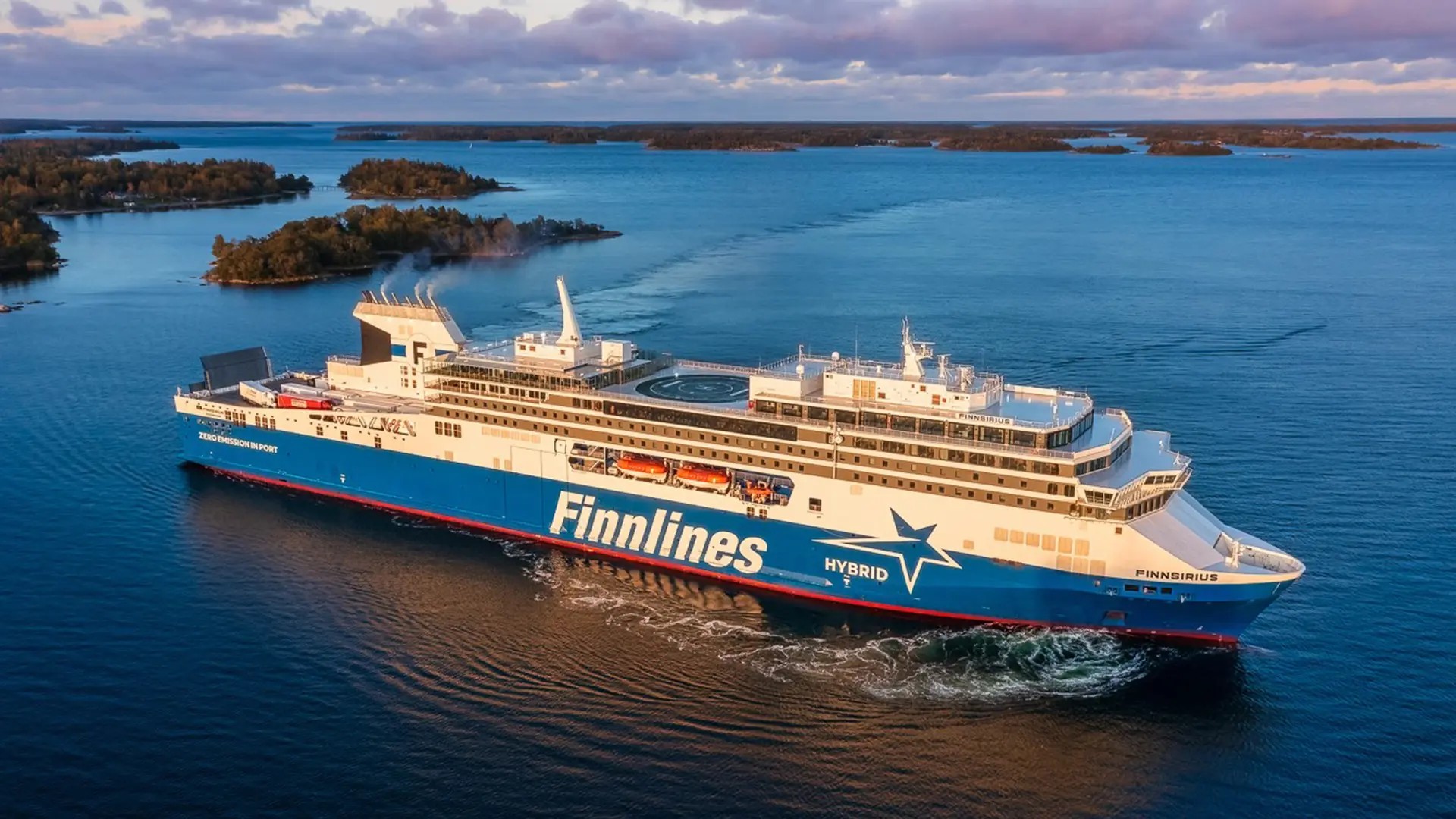 Finnlines Finnsirius ilmasta kuvattuna.