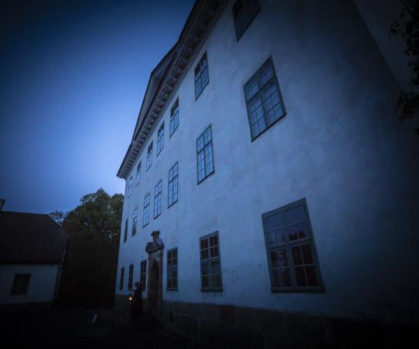 Louhisaaren kartanolinnan kummituskierros: Kuva Visit Naantali