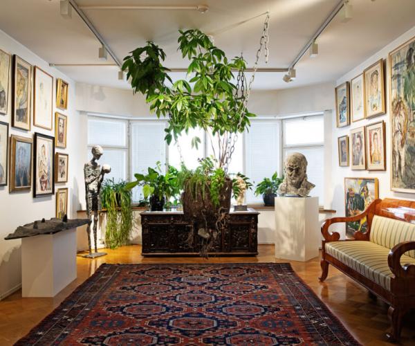 Taidekoti Kirpilän maalauksia ja veistoksia.