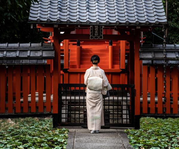 Kuva Pixabay: Kimono, Puku, Pyhäkkö.
