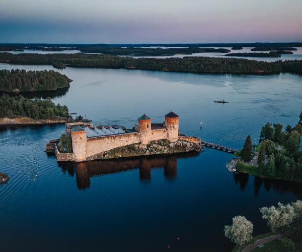 Olavinlinna ja Saimaa.