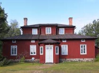 Alikartanon rakennus ulkopuolelta.