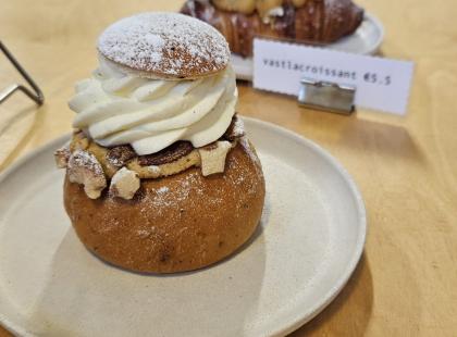 Herkullinen croissant laskiaispulla.