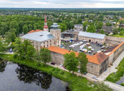 Poltsamaan linna ilmakuvattuna. 