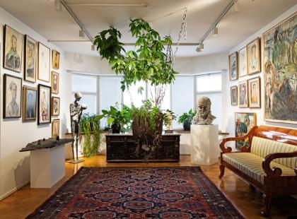 Taidekoti Kirpilän maalauksia ja veistoksia.