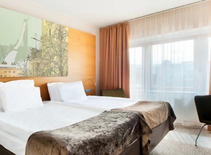 Lahden Seurahuoneen kahden hengen huone.