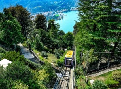 Funikulaari Brunaten kylään.