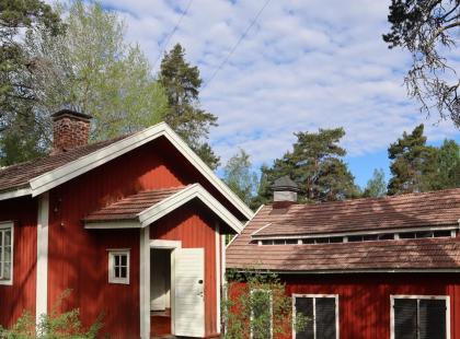 Punainen talo Leineperin ruukilla.