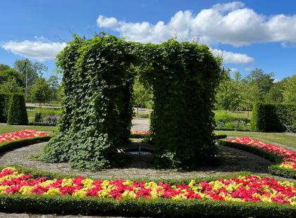 Grönsöön linnan puutarha.