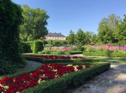 Grönsöön linnan puutarha.