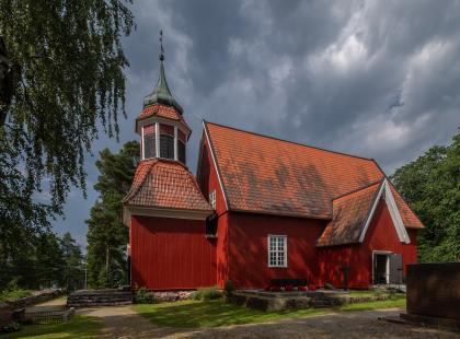 Angelniemen punainen puukirkko.