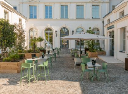 Samppanjabaarin sisäpihaterassi. Kuva Epernay Tourisme.