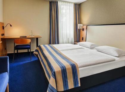 InterCityHotel Cellen kahden hengen huone.